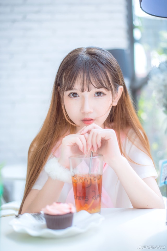 当你功成名就时，有多少人想来巴结你，当你一事无成时，有多少人想要远离你。